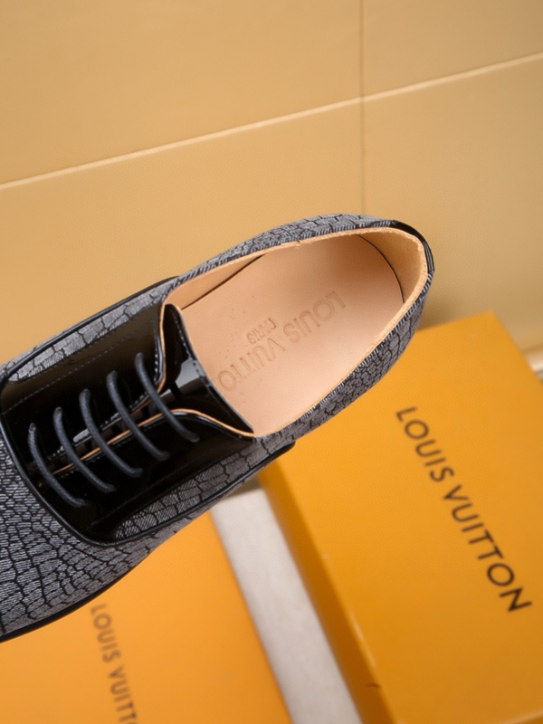 ルイヴィトン靴着用イメージ